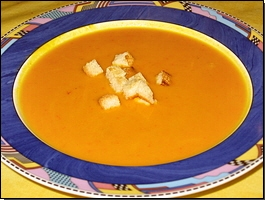 K&uuml;rbiscremesuppe mit Croutons