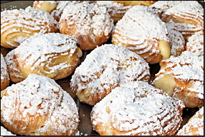 Mini-Eclairs ("Chouquettes")